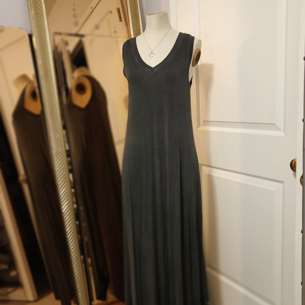 Dress - Picture 2 of 7